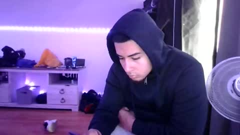 ezzteban935 online show from April 11, 6:01 pm