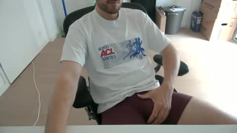 Snapshot of fabian_196 chatting on May 31, 10:11 am Call me bitch online show from May 31, 10:11 am