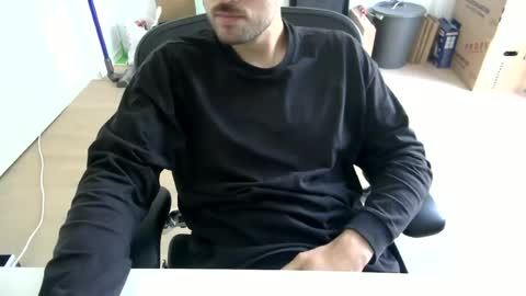 Snapshot of fabian_196 chatting on June 14, 10:39 am Call me bitch online show from June 14, 10:39 am