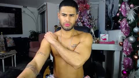 Snapshot of fabilatindick20 chatting on December 5, 6:54 am Fabian online show from December 5, 6:54 am