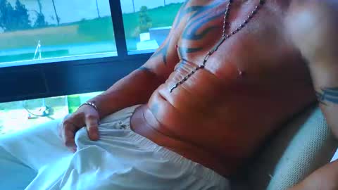 fabxxxl online show from March 23, 8:40 am