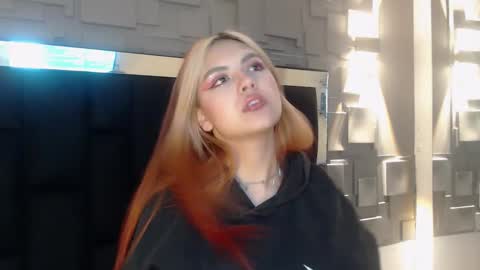 Snapshot of fabzy_fab chatting on February 15, 11:30 am fabzy online show from February 15, 11:30 am