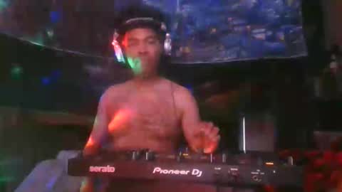 fadeyisteven32 online show from June 9, 6:52 pm