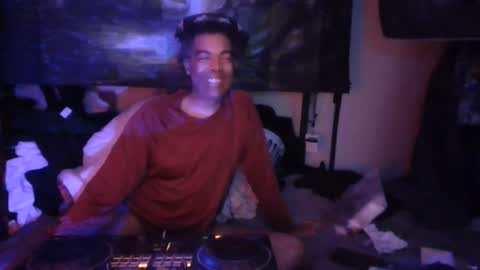 fadeyisteven32 online show from August 2, 2:32 am