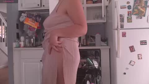 Snapshot of faeriedalelio chatting on December 9, 4:15 pm Faerie Dalelio online show from December 9, 4:15 pm