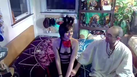 faewildflower online show from November 14, 6:01 am