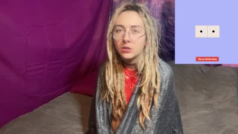 Fae online show from December 3, 3:33 pm