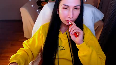 Elli  online show from January 22, 3:40 pm