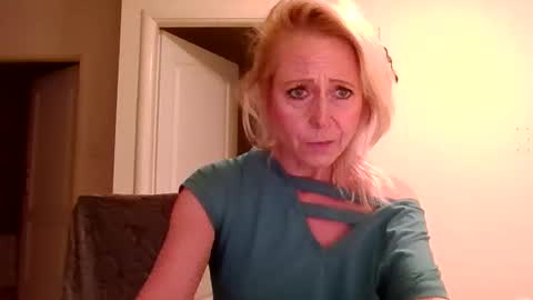 Snapshot of fairy_nightmare chatting on November 4, 5:01 pm Fairy NightMary online show from November 4, 5:01 pm