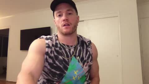 Snapshot of fairybae5 chatting on December 18, 1:59 am Travis online show from December 18, 1:59 am