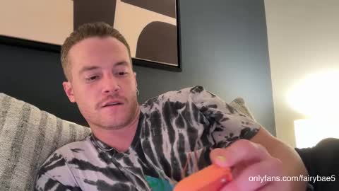 Snapshot of fairybae5 chatting on November 9, 7:39 am Travis online show from November 9, 7:39 am