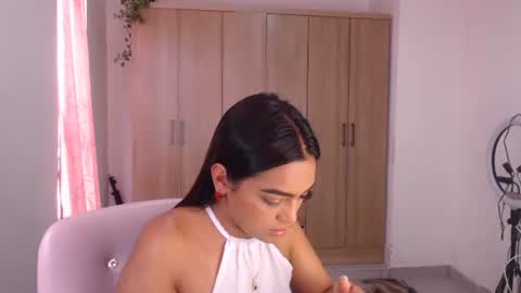 fairylatin online show from February 4, 6:49 pm