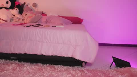 Sara  REMEMBER TO LEAVE A THUMB UP online show from November 11, 3:28 am