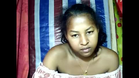 Snapshot of faissane9794 chatting on February 22, 9:13 pm faissane9794 online show from February 22, 9:13 pm