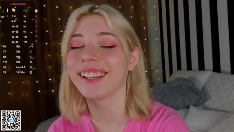 Emilia online show from December 20, 4:30 am