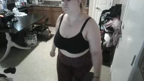 fall_flowers96 online show from April 27, 2:31 am