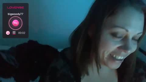 Snapshot of fallen_angel927 chatting on February 9, 6:43 am fallen_angel927 online show from February 9, 6:43 am