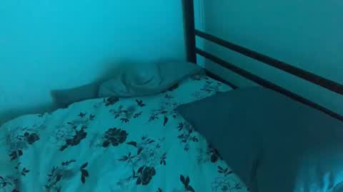 Snapshot of fallen_angel927 chatting on February 13, 12:46 am fallen_angel927 online show from February 13, 12:46 am