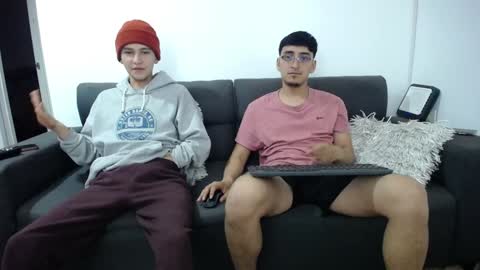 Snapshot of fallgays chatting on December 15, 3:45 am FallGays online show from December 15, 3:45 am