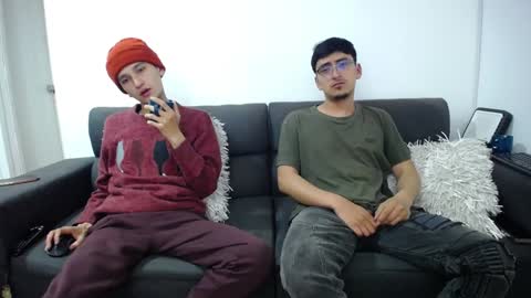 Snapshot of fallgays chatting on December 23, 1:40 am FallGays online show from December 23, 1:40 am