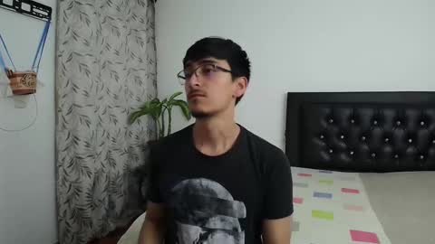 Snapshot of fallgays chatting on October 18, 11:38 pm FallGays online show from October 18, 11:38 pm