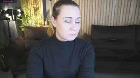 famousemuse online show from March 24, 2:00 pm