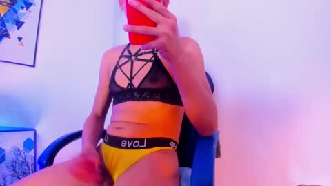 Snapshot of fanasy_andreadollx chatting on February 15, 4:23 pm Andrea online show from February 15, 4:23 pm