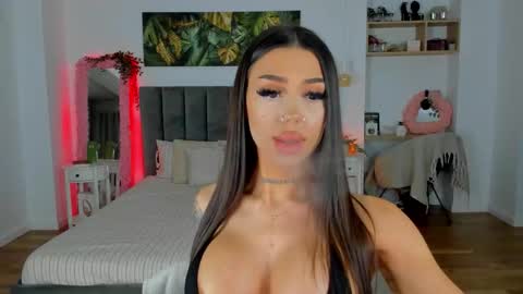 Jennifer online show from October 12, 7:13 pm