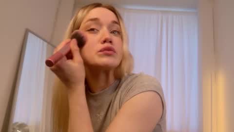 fancyamelia online show from September 28, 2:33 pm