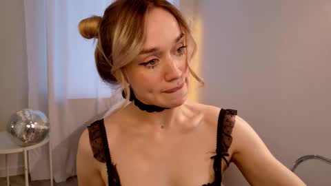 fancyamelia online show from October 9, 12:36 pm