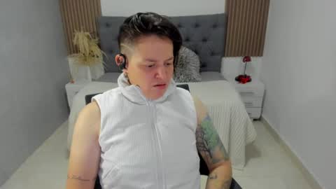 Snapshot of fanny_18 chatting on July 1, 9:25 pm FANNY online show from July 1, 9:25 pm