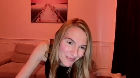 Snapshot of fanny_posy chatting on December 3, 3:22 pm Fanny online show from December 3, 3:22 pm