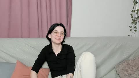 Snapshot of fannyharber chatting on December 6, 2:06 pm Mia online show from December 6, 2:06 pm