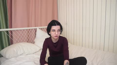 Snapshot of fannyharber chatting on December 9, 7:50 am Mia online show from December 9, 7:50 am