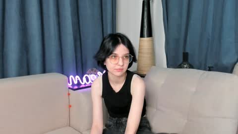 Snapshot of fannyharber chatting on December 12, 7:30 am Mia online show from December 12, 7:30 am