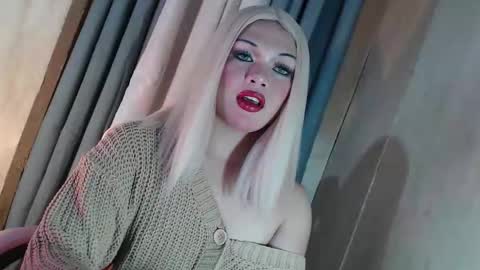 DANIELLA - DONT FORGET TO GIVE ME A THUMBSU UP online show from March 18, 4:26 am
