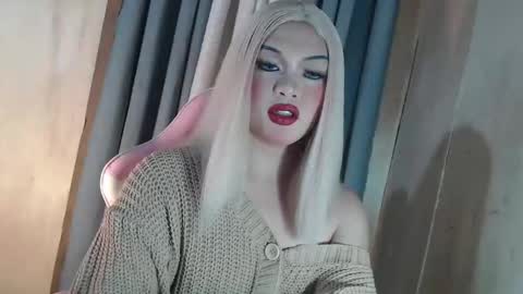 DANIELLA - DONT FORGET TO GIVE ME A THUMBSU UP online show from April 8, 11:21 am