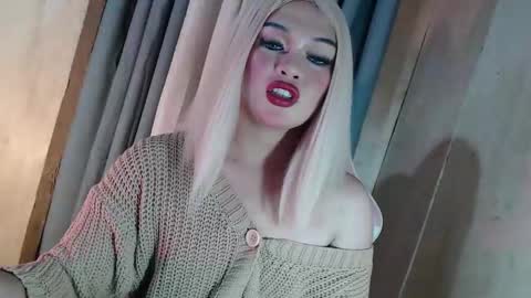 Snapshot of fantasticcock69_daniella chatting on May 12, 5:37 am DANIELLA - DONT FORGET TO GIVE ME A THUMBSU UP online show from May 12, 5:37 am