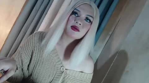 Snapshot of fantasticcock69_daniella chatting on May 19, 9:54 pm DANIELLA - DONT FORGET TO GIVE ME A THUMBSU UP online show from May 19, 9:54 pm
