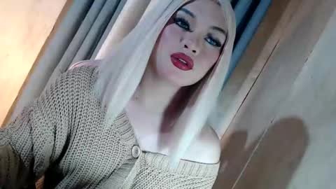 Snapshot of fantasticcock69_daniella chatting on May 21, 9:55 pm DANIELLA - DONT FORGET TO GIVE ME A THUMBSU UP online show from May 21, 9:55 pm