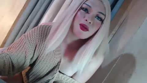 Snapshot of fantasticcock69_daniella chatting on May 25, 11:55 pm DANIELLA - DONT FORGET TO GIVE ME A THUMBSU UP online show from May 25, 11:55 pm