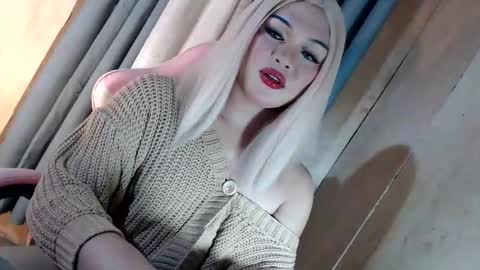 Snapshot of fantasticcock69_daniella chatting on June 8, 8:42 pm DANIELLA - DONT FORGET TO GIVE ME A THUMBSU UP online show from June 8, 8:42 pm
