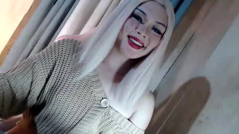 Snapshot of fantasticcock69_daniella chatting on June 10, 4:50 pm DANIELLA - DONT FORGET TO GIVE ME A THUMBSU UP online show from June 10, 4:50 pm