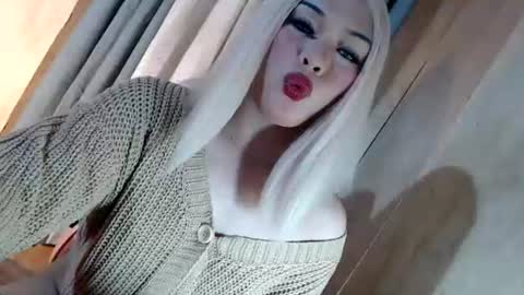 Snapshot of fantasticcock69_daniella chatting on June 14, 11:51 pm DANIELLA - DONT FORGET TO GIVE ME A THUMBSU UP online show from June 14, 11:51 pm