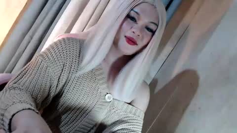 DANIELLA - DONT FORGET TO GIVE ME A THUMBSU UP online show from June 25, 5:34 am