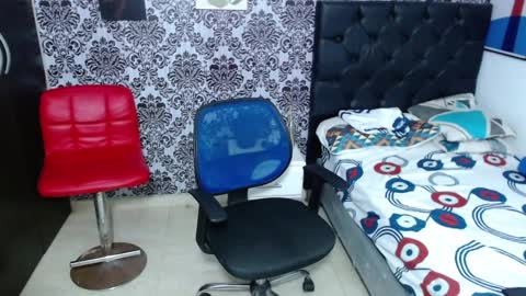 SANTIAGOLARRY AND ROBERTO online show from February 1, 1:34 am