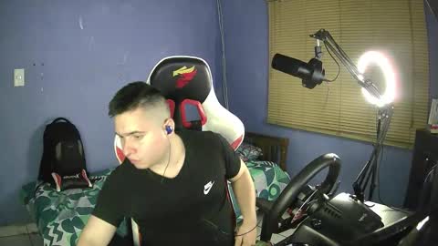 Snapshot of faon_ chatting on November 17, 1:44 am faon_ online show from November 17, 1:44 am