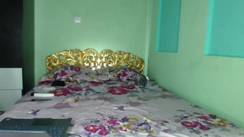 farfalina online show from April 8, 2:11 am