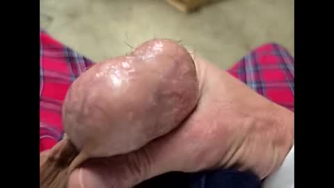 Snapshot of fartinmymouthplz chatting on October 29, 2:36 am fartinmymouthplz online show from October 29, 2:36 am