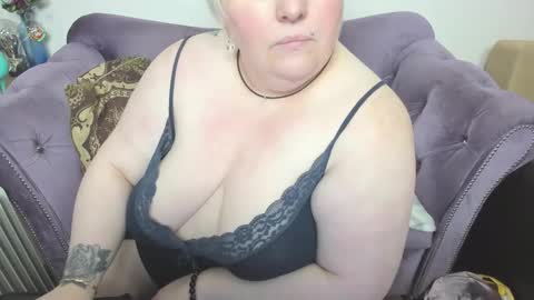 fashiona online show from December 4, 10:35 am